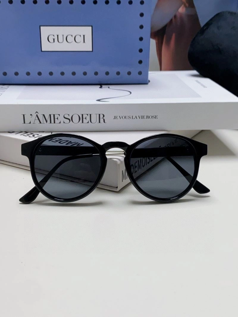 Trendsetting Gucci Sunglasses 279875