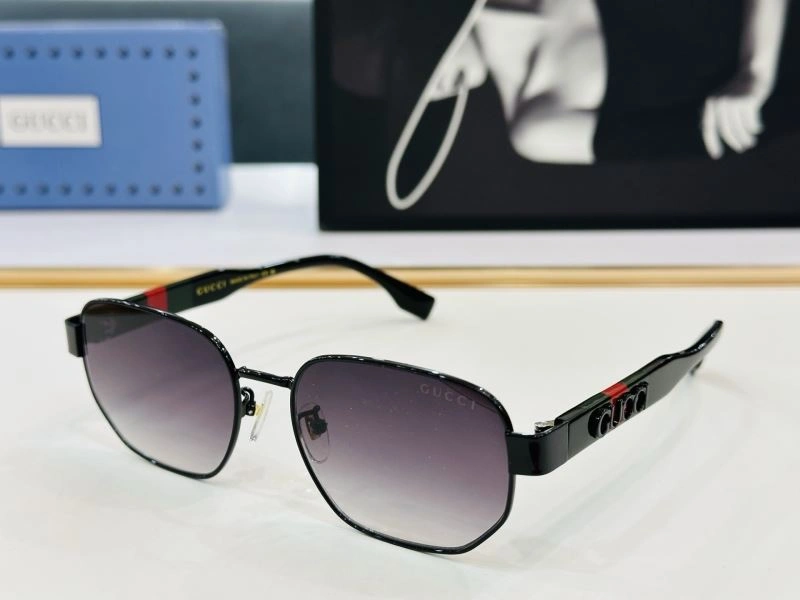 Gucci Sunglasses Casual 279854