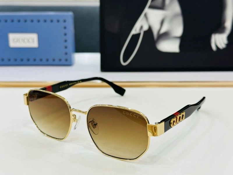 Gucci Sunglasses Casual 279854