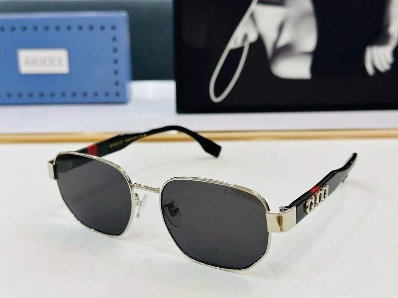 Gucci Sunglasses Casual 279854