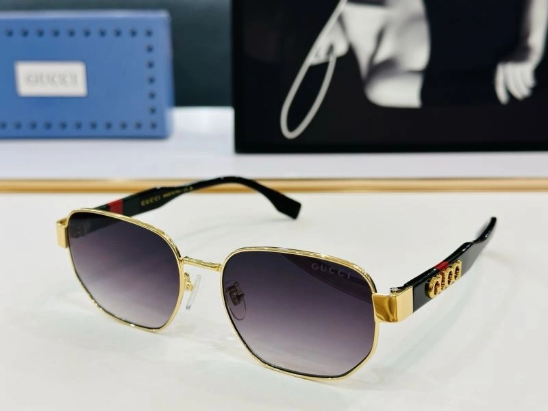 Gucci Sunglasses Casual 279854