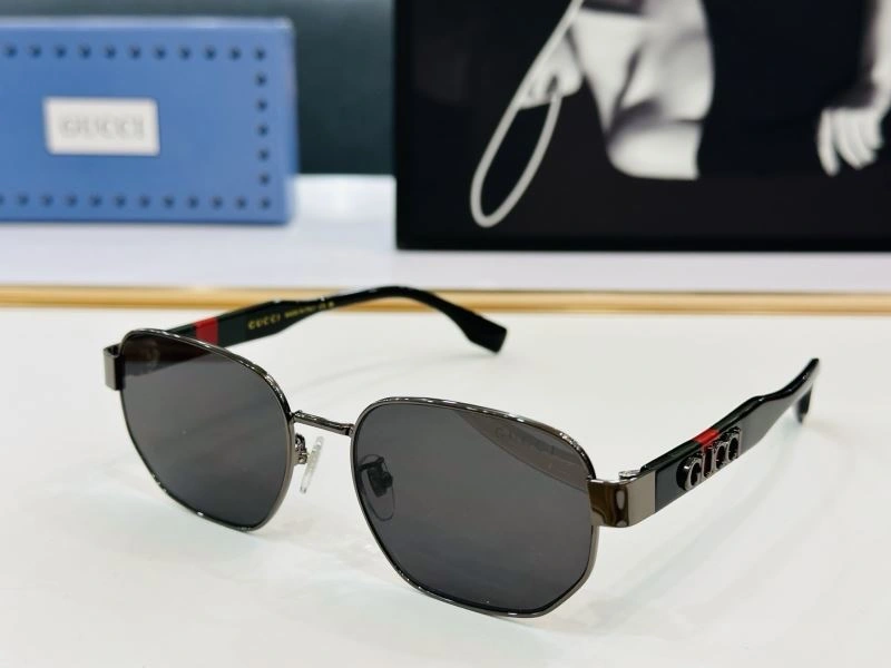 Gucci Sunglasses Casual 279854