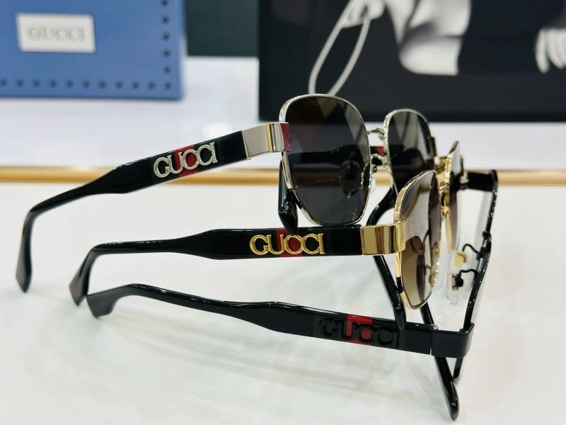 Gucci Sunglasses Casual 279854