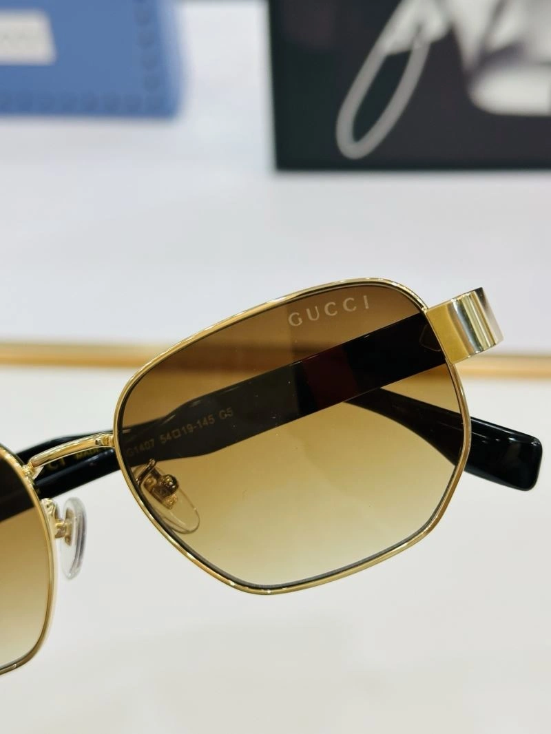 Gucci Sunglasses Casual 279854