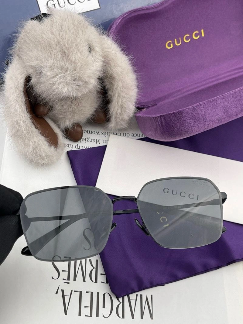 Versatile Gucci Sunglasses 279851