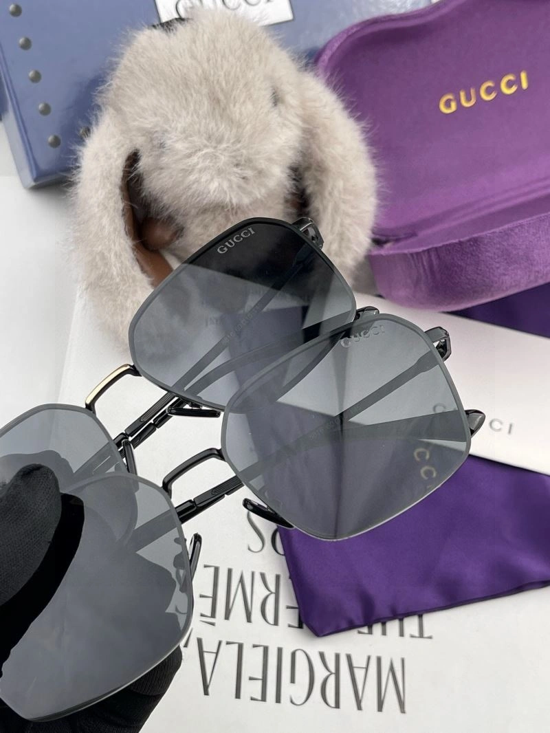 Versatile Gucci Sunglasses 279851