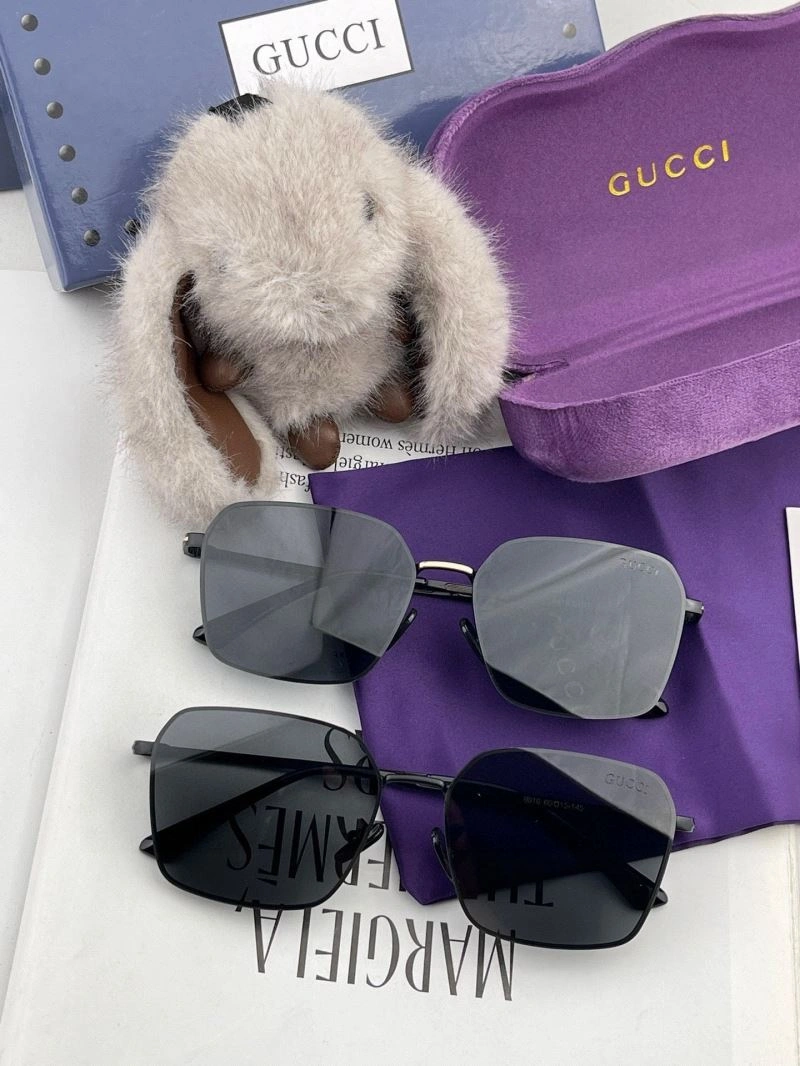 Versatile Gucci Sunglasses 279851