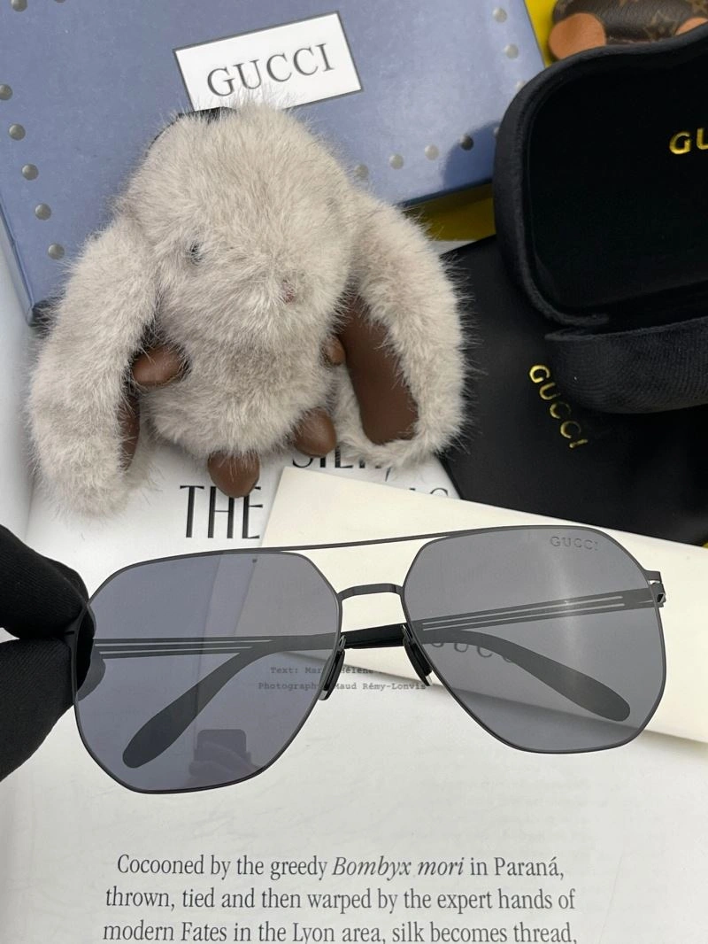 Effortless Gucci Sunglasses 279856