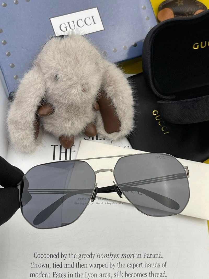Effortless Gucci Sunglasses 279856