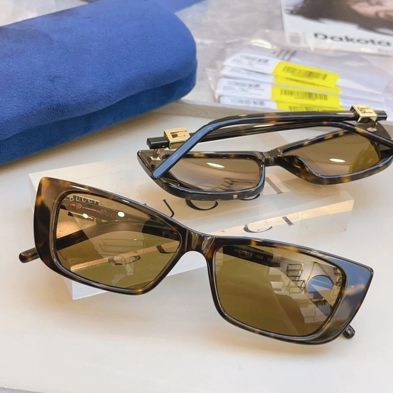 Gucci Sunglasses Versatile 279789