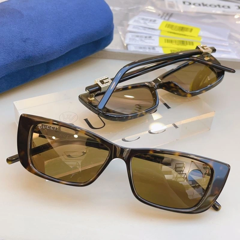 Gucci Sunglasses Versatile 279789