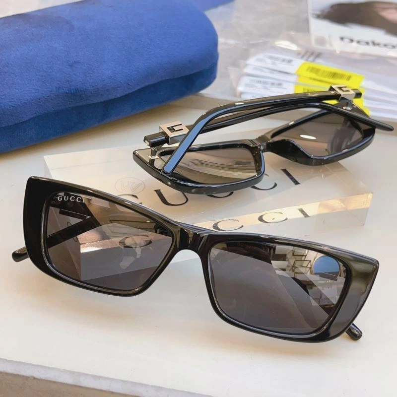 Gucci Sunglasses Versatile 279789