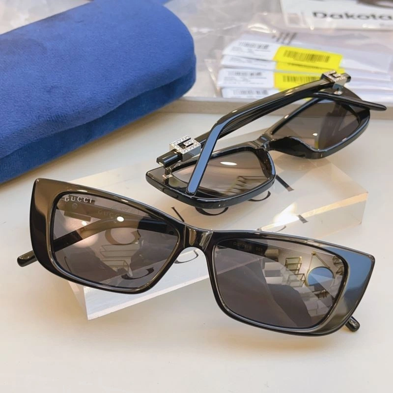 Gucci Sunglasses Versatile 279789