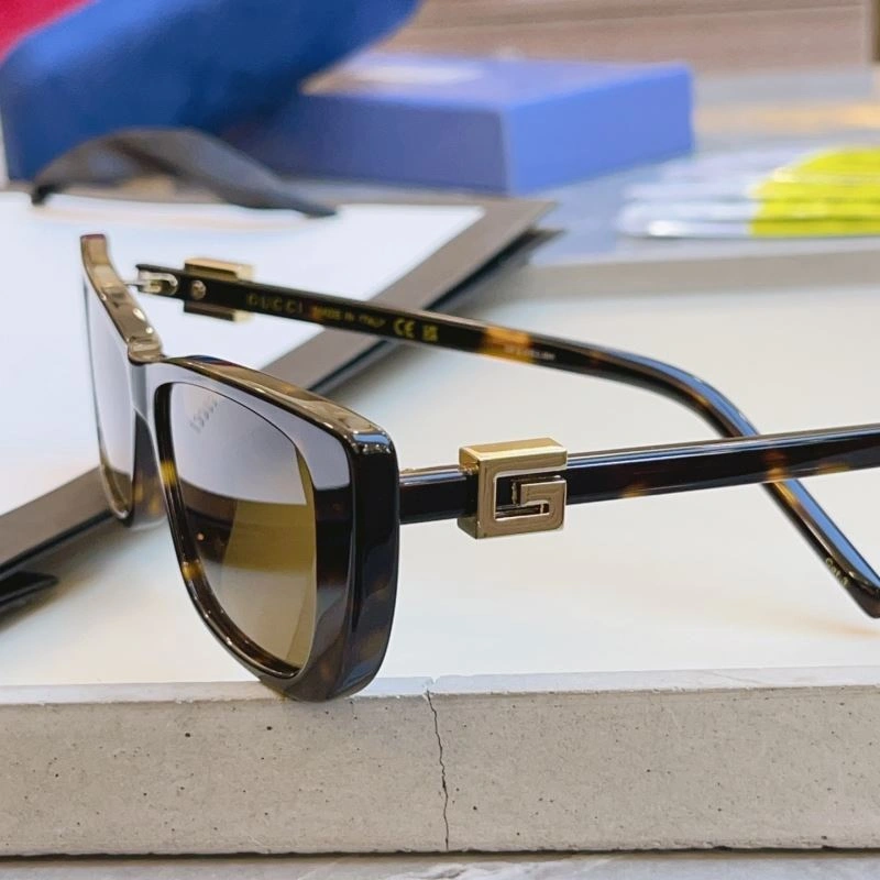 Gucci Sunglasses Versatile 279789