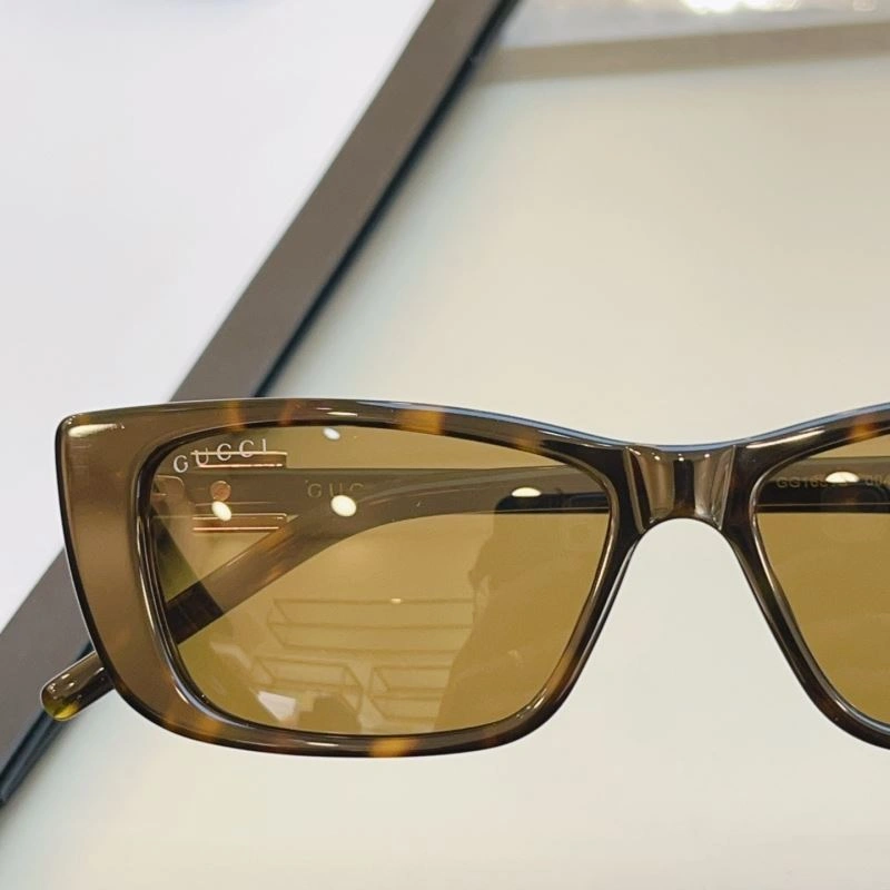 Gucci Sunglasses Versatile 279789