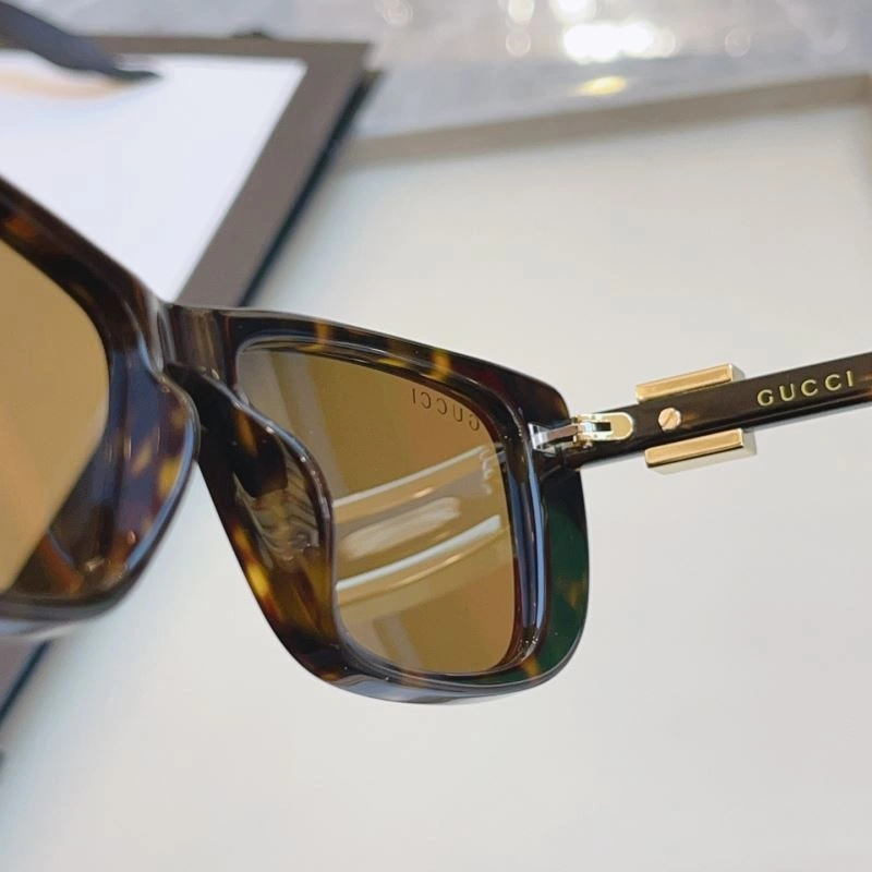 Gucci Sunglasses Versatile 279789