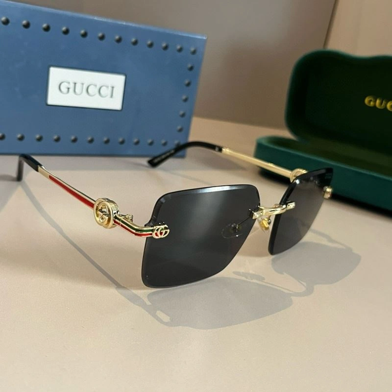 Bold Gucci Sunglasses 279786
