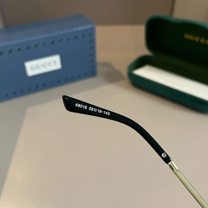 Bold Gucci Sunglasses 279786