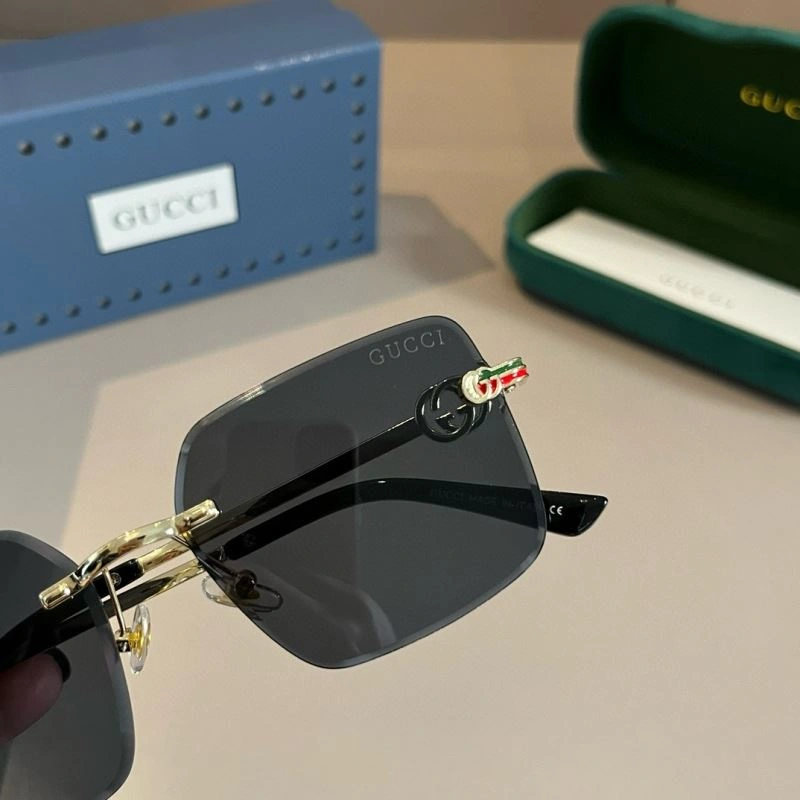 Bold Gucci Sunglasses 279786