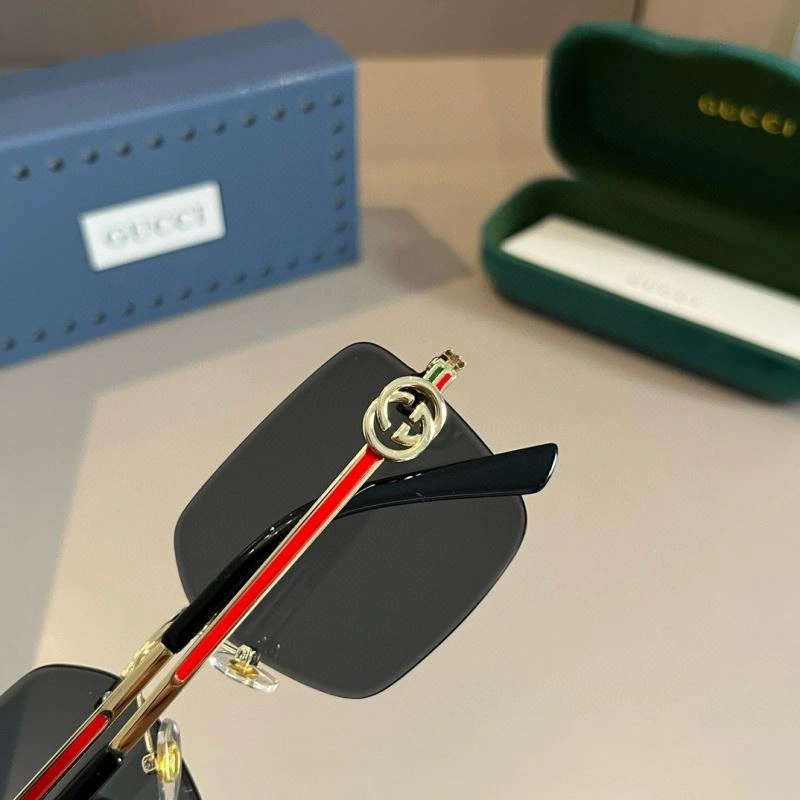 Bold Gucci Sunglasses 279786