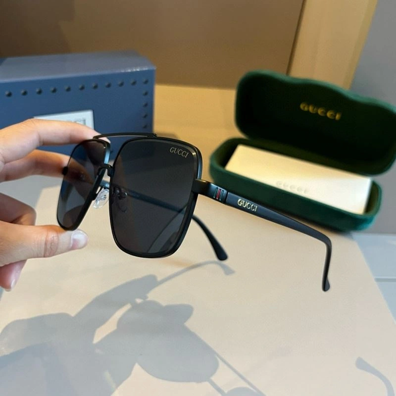 Gucci Sunglasses Elegant 279762