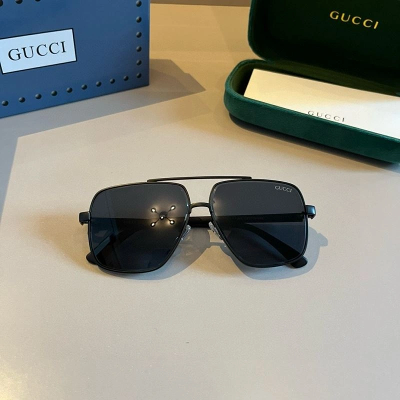 Gucci Sunglasses Elegant 279762