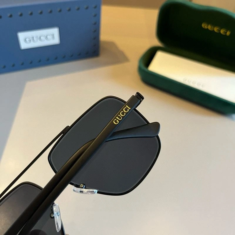Gucci Sunglasses Elegant 279762