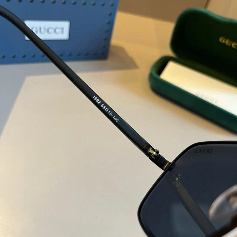 Gucci Sunglasses Elegant 279762
