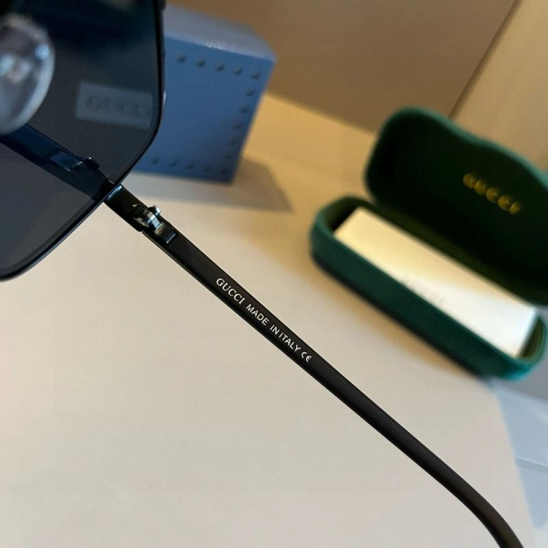 Gucci Sunglasses Elegant 279762