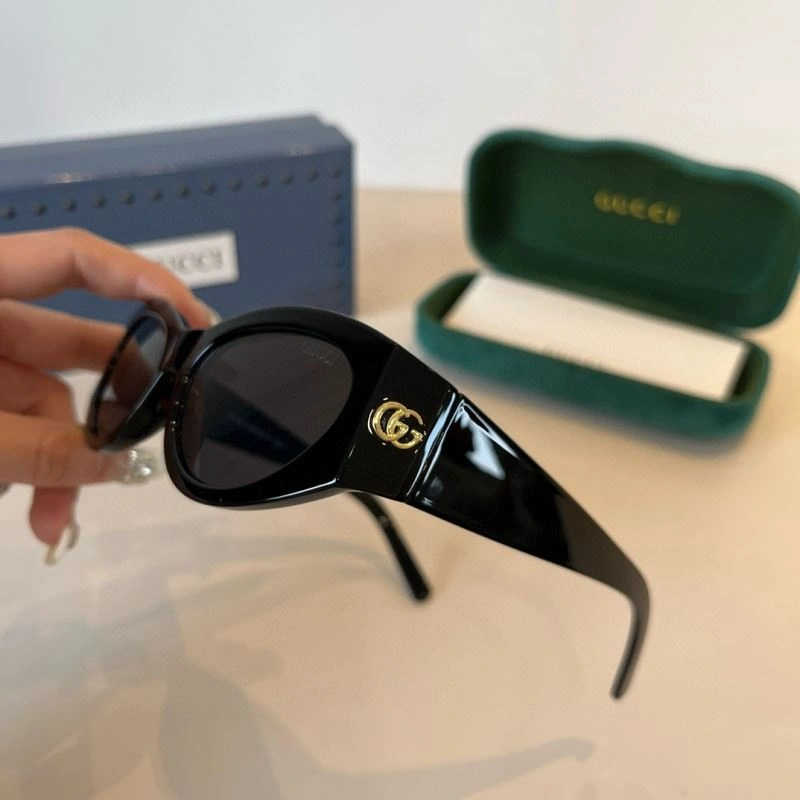 Gucci Sunglasses Snug 279780