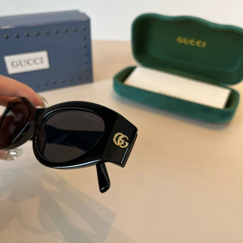 Gucci Sunglasses Snug 279780