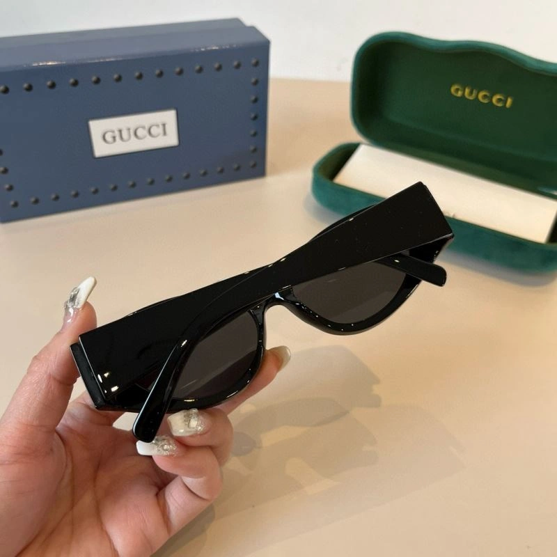Gucci Sunglasses Snug 279780