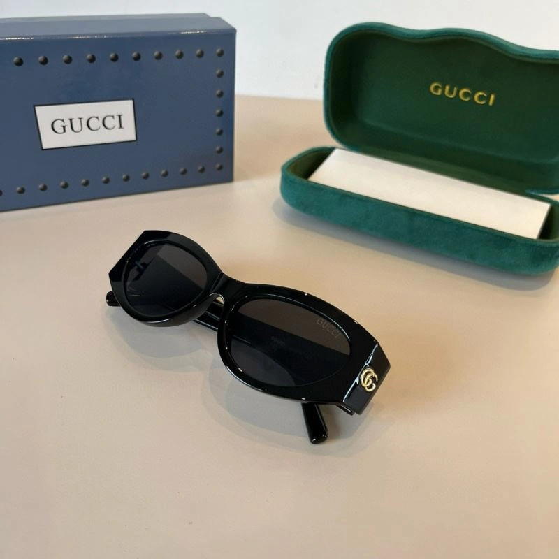 Gucci Sunglasses Snug 279780