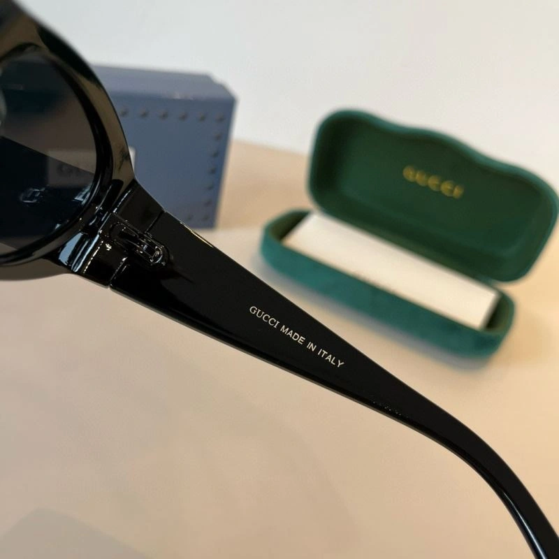 Gucci Sunglasses Snug 279780