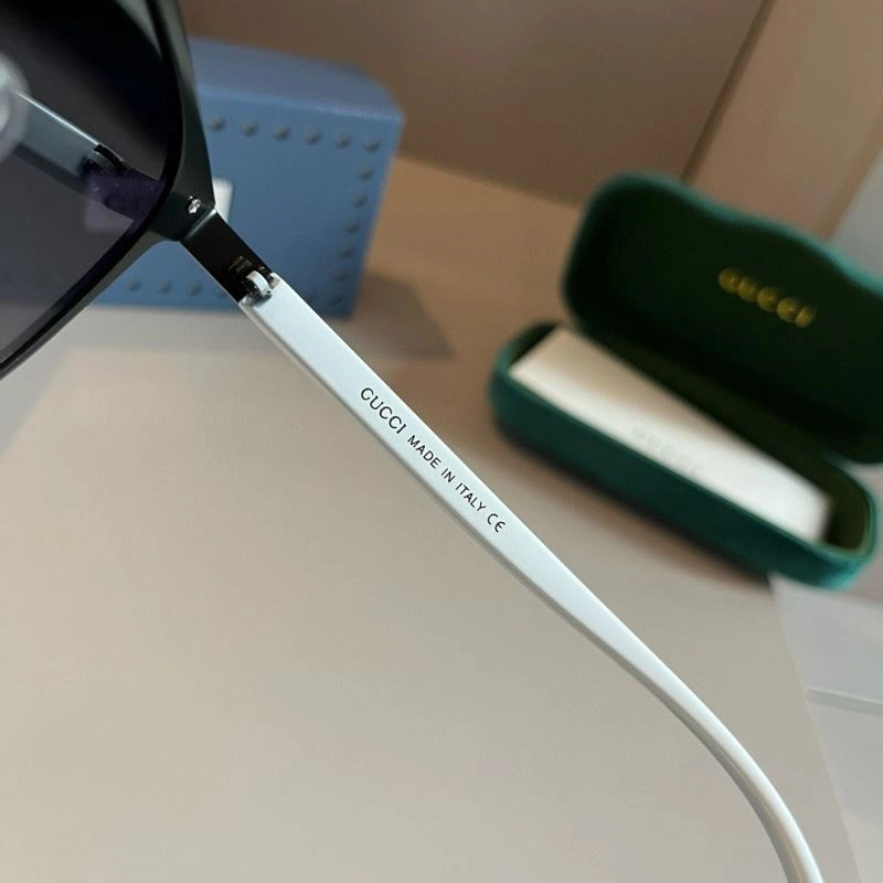 Packable Gucci Sunglasses 279753