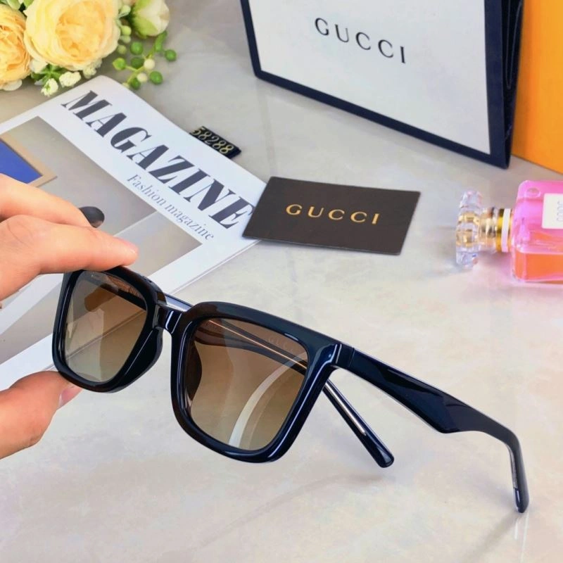 Snug Gucci Sunglasses 279765