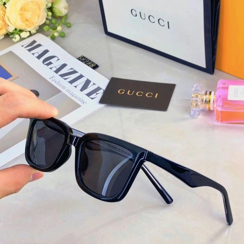 Snug Gucci Sunglasses 279765