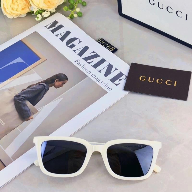 Snug Gucci Sunglasses 279765