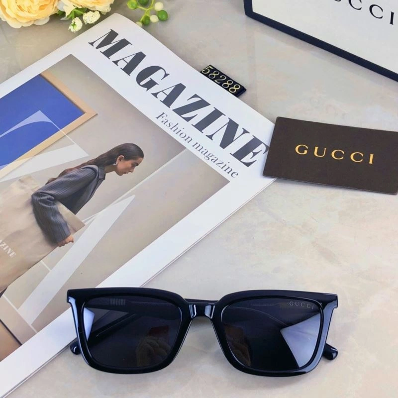 Snug Gucci Sunglasses 279765