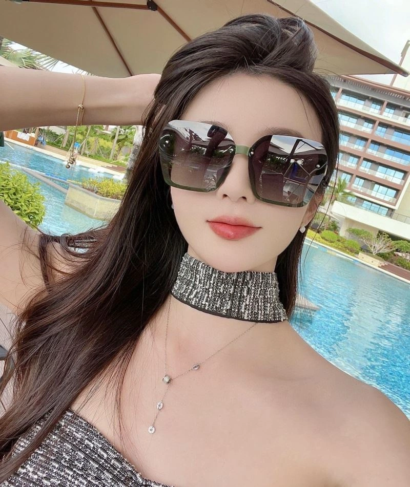 Versatile Gucci Sunglasses 279779