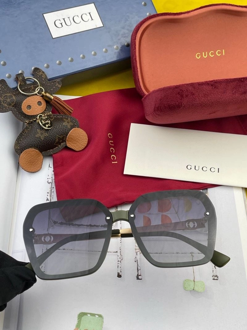Versatile Gucci Sunglasses 279779