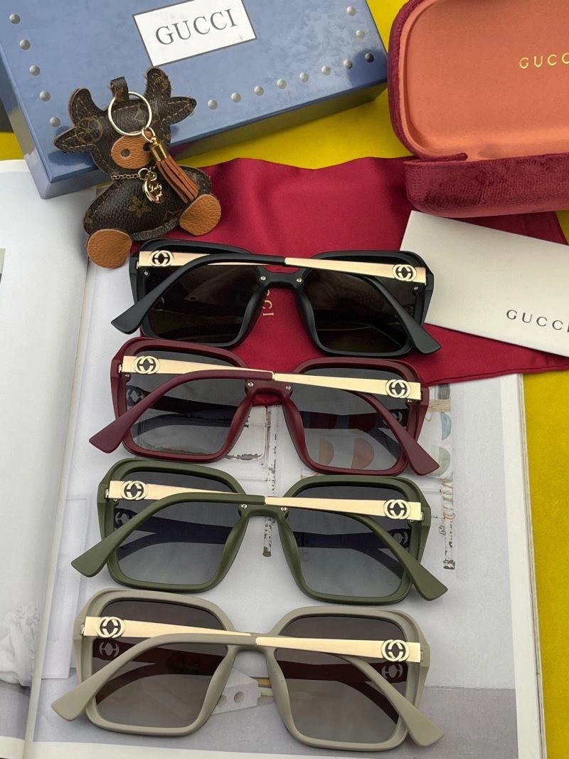 Versatile Gucci Sunglasses 279779