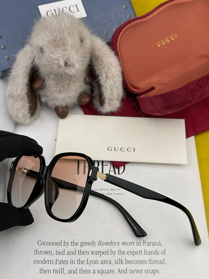 Effortless Gucci Sunglasses 279782