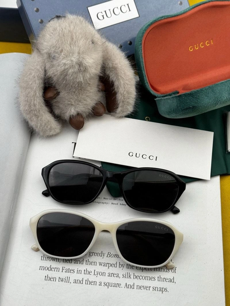 Gucci Sunglasses WaterResistant 279755