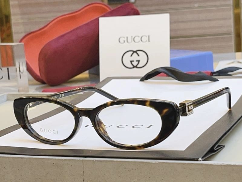 Trendsetting Gucci Sunglasses 279752