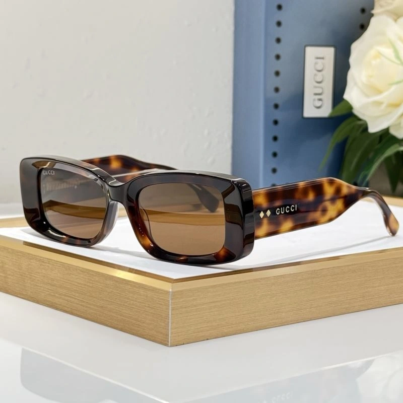 Gucci Sunglasses Elegant 280156
