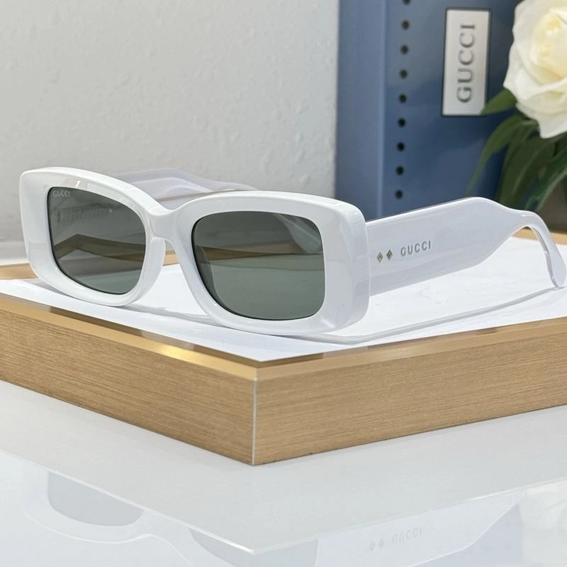 Gucci Sunglasses Elegant 280156