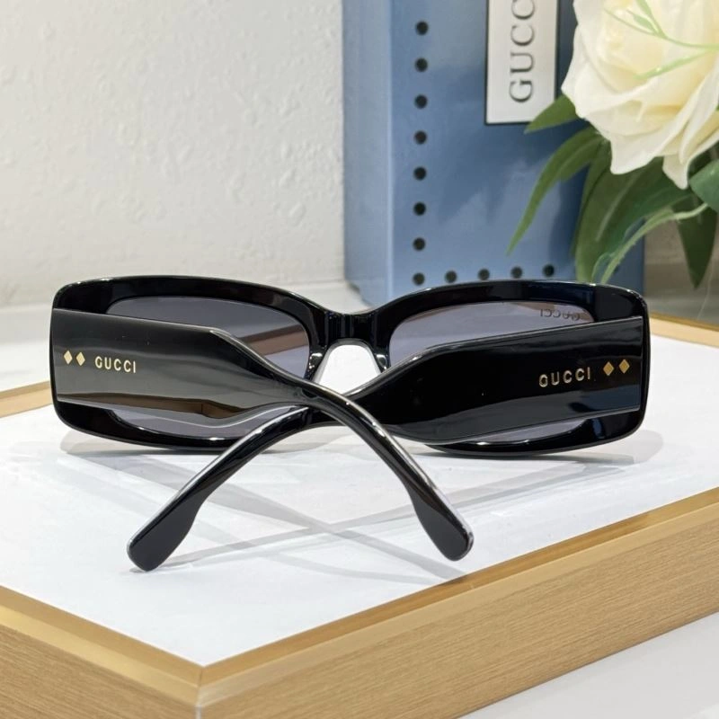 Gucci Sunglasses Elegant 280156