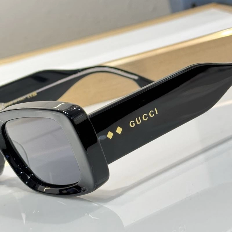 Gucci Sunglasses Elegant 280156