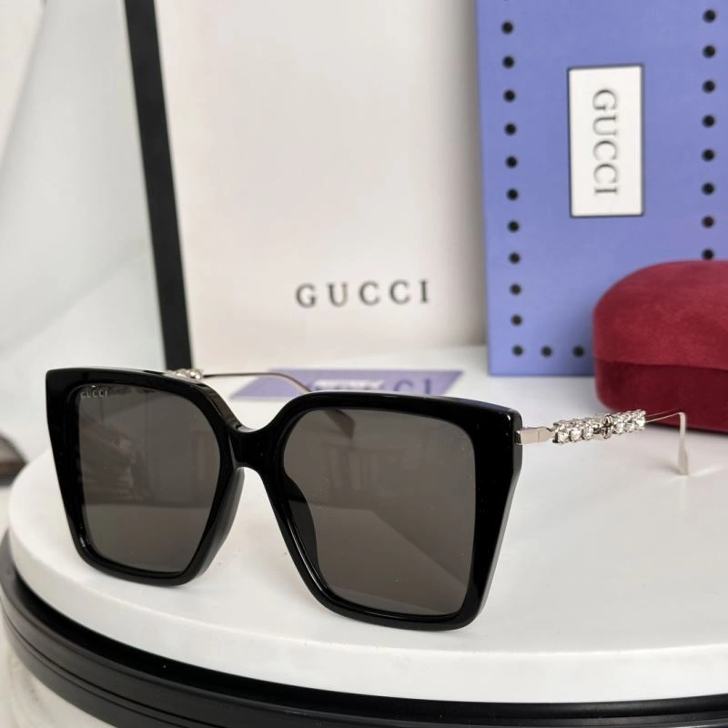 Gucci Sunglasses Compact 280134